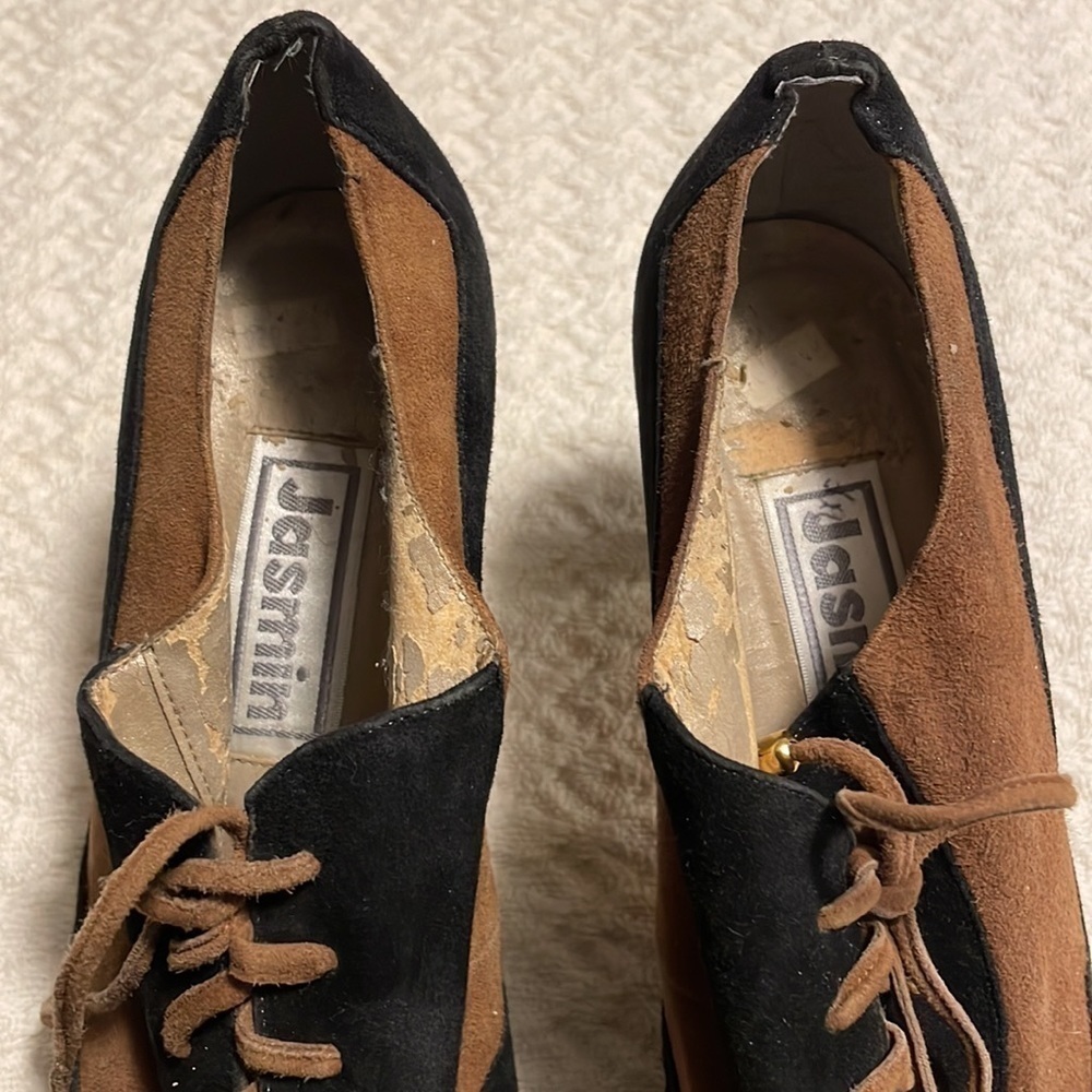 VINTAGE jasmine black/Brown suede cut design on semi pointed toe- laced heels - Picture 3 of 9